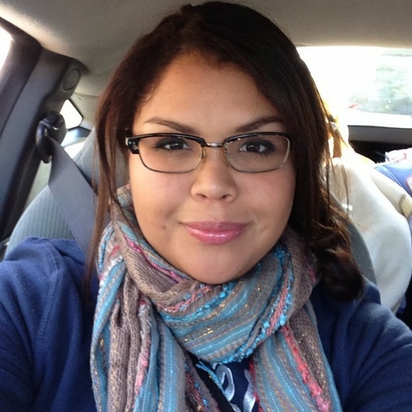 Meet your Posher, Cinthya - Picture 1 of 1